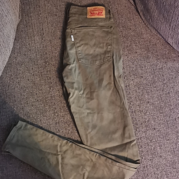 Green Levi jeans - Picture 1 of 3